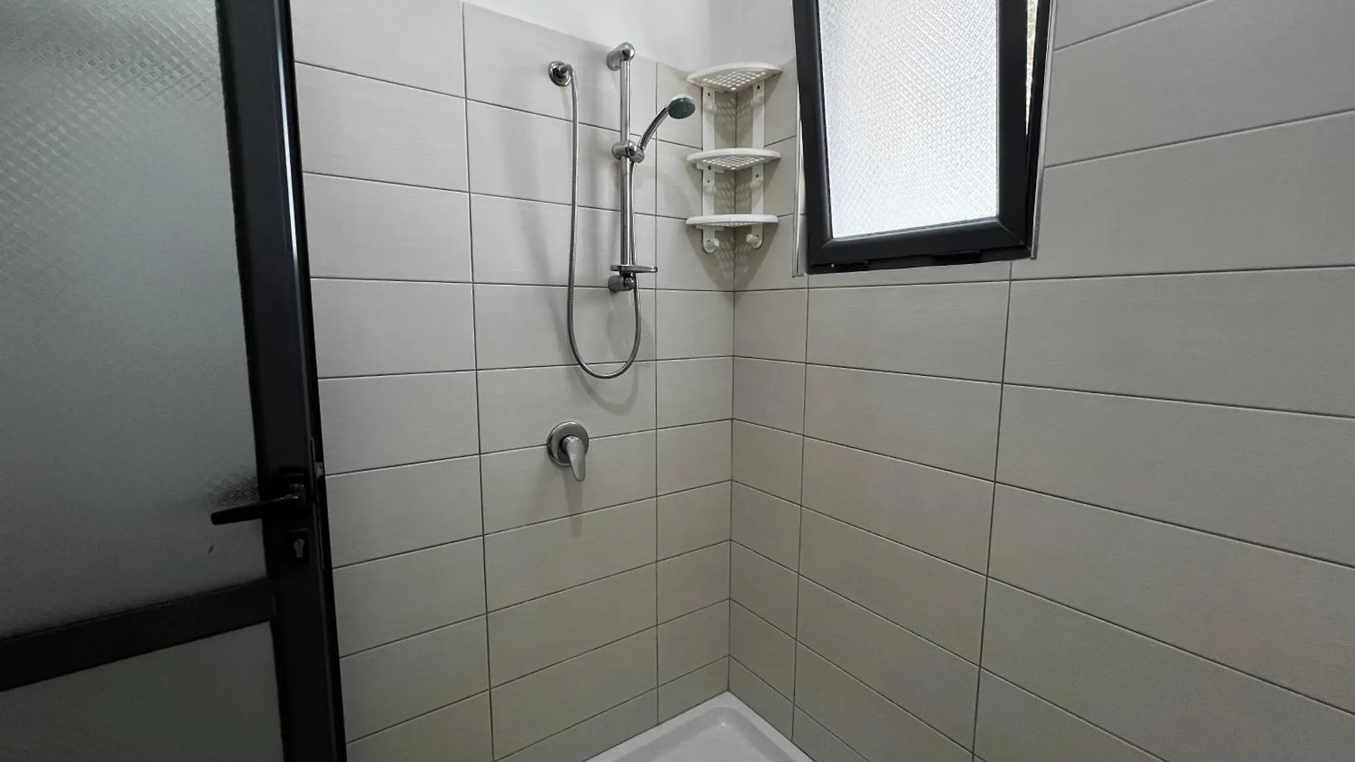 Canary Hotel Golem  0*, Golem (Tirana) Αλβανία