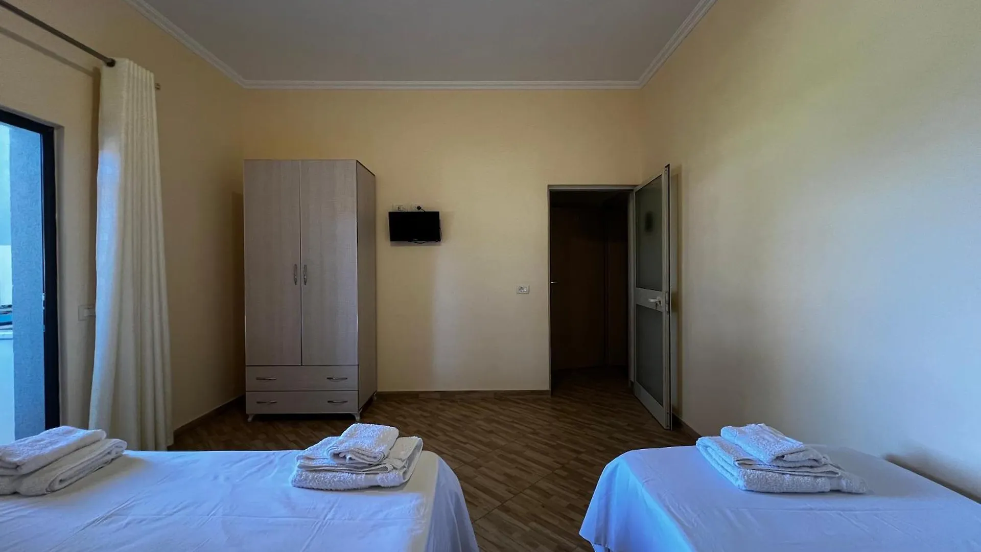 Herberg Canary Hotel Golem